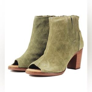 TOMS. MAJORCA PEEP TOE BOOTIES. Olive. SZ 8.5